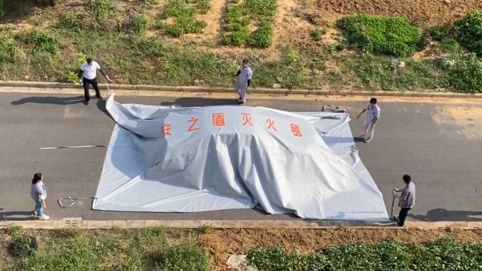 how-to-use-car-fire-blanket-step-3 ultime notizie sull'azienda Come usare Suntex Fire Blanket? 2